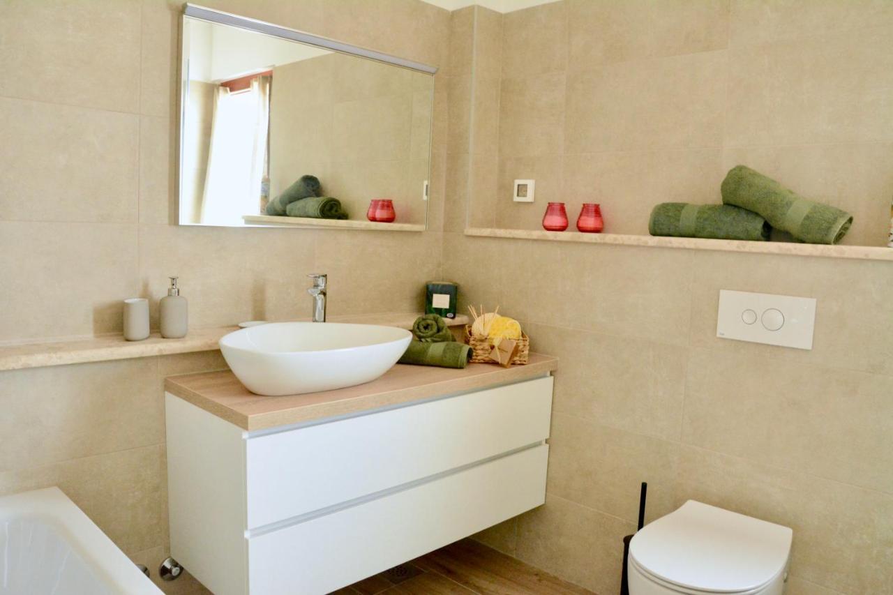 Private Villa "San Servolo House" With Sea View And Private Pool 布耶 外观 照片